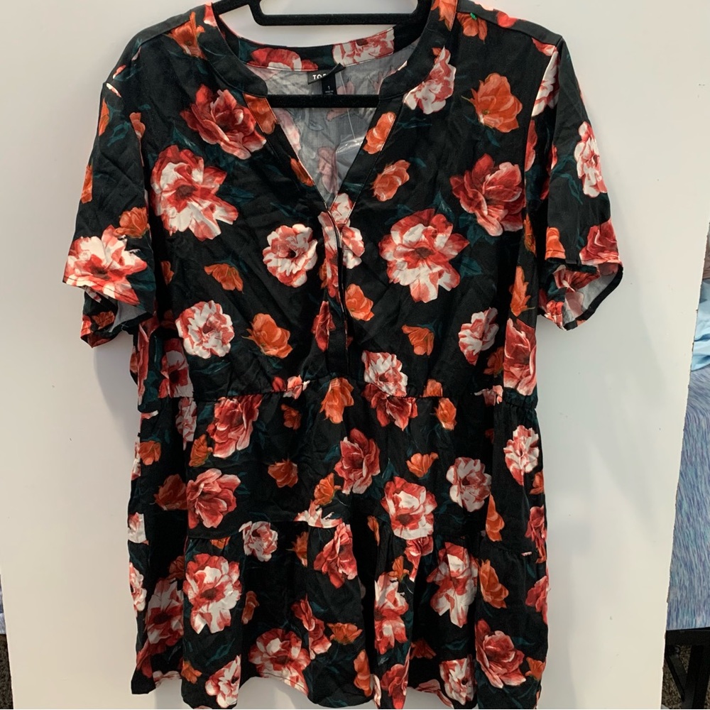 Brand new with tags torrid size 1 Babydoll Rayon Twill Button-Front Top